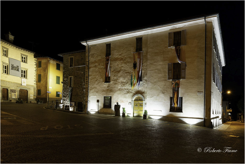 Teglio Palazzo Comunale By Night--------                                                 
Canon Eos 5D Mark III EF16-35mm f/4L IS USM @23mm f/7,1 2.5 ISO 200