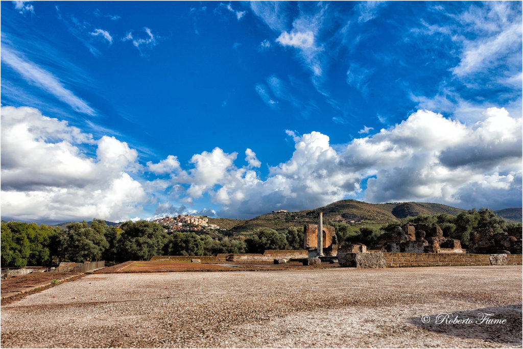 Villa Adriana sullo sfondo Tivoli