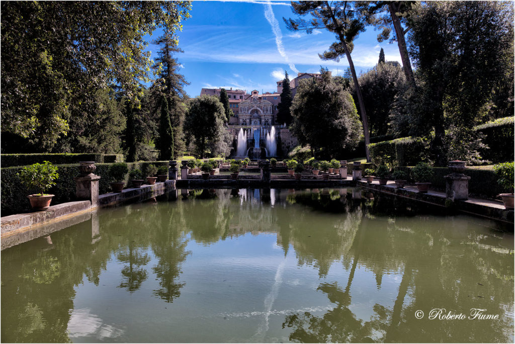 Tivoli Villa d'Este Le Peschiere sullo sfondo la Fontana dell'Organo e la Fontana di Nettuno